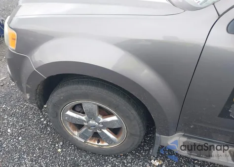 2009 Ford Escape Xlt z USA, uszkodzony, nr VIN 1FMCU93G09KB00918